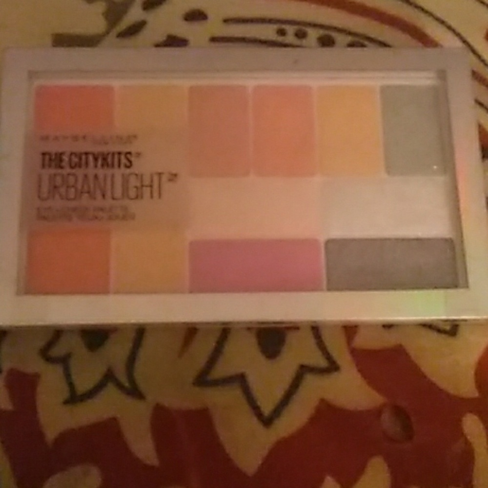 Maybelline city lights limited edition palette!NEW